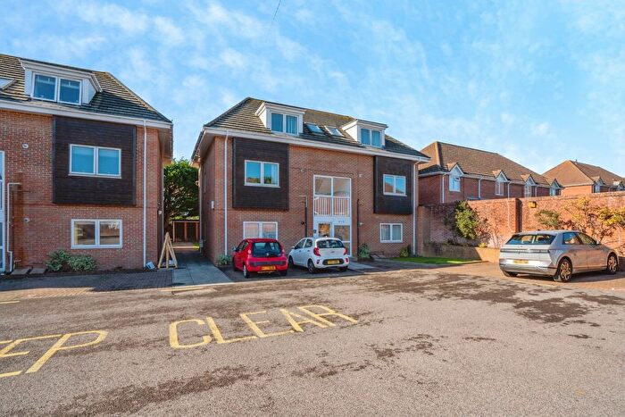 3 Bedroom Flat To Rent In Burt Close, PO15