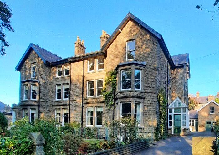 2 Bedroom Flat For Sale In College Road, Buxton, Derbyshire, SK17