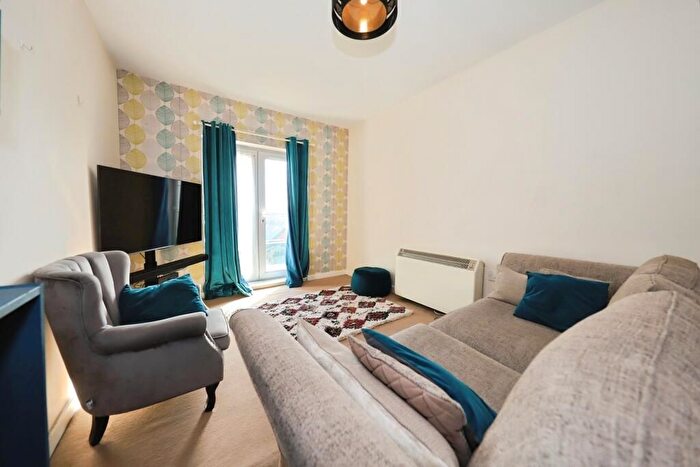 2 Bedroom Flat For Sale In Textile Street, Dewsbury, WF13
