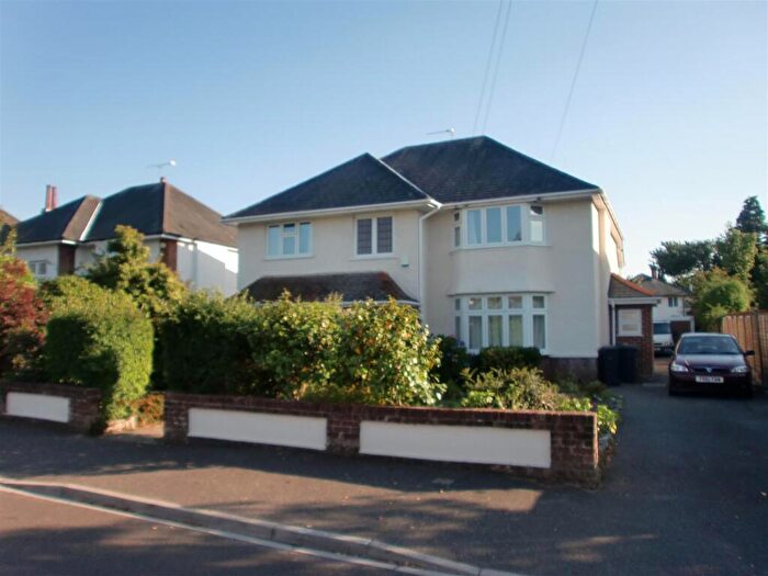 2 Bedroom Flat To Rent In De Lisle Road, Bournemouth, BH3