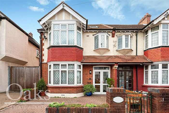 5 Bedroom Semi-Detached House For Sale In Bisenden Road, East Croydon, CR0