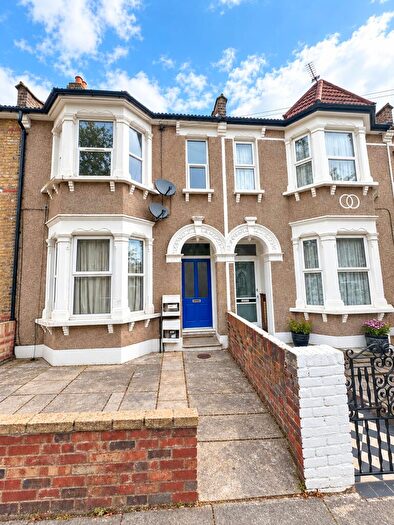 2 Bedroom Apartment To Rent In Medusa Road, London, SE6