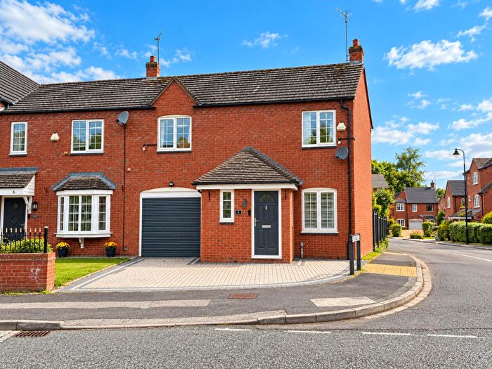 4 Bedroom Semi-Detached House For Sale In Quintonside, Grange Park, Northampton, NN4