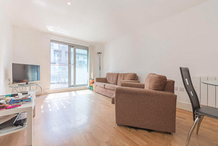 2 Bedroom Flat To Rent In West Carriage House, Woolwich, London, SE18