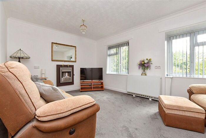 2 Bedroom Flat For Sale In Henbit Close, Tadworth, Surrey, KT20