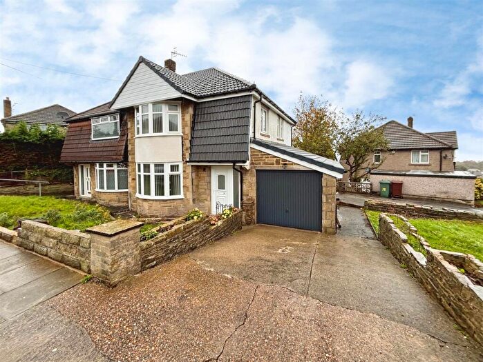 3 Bedroom Semi-Detached House For Sale In Windermere Road, Bradford, BD7