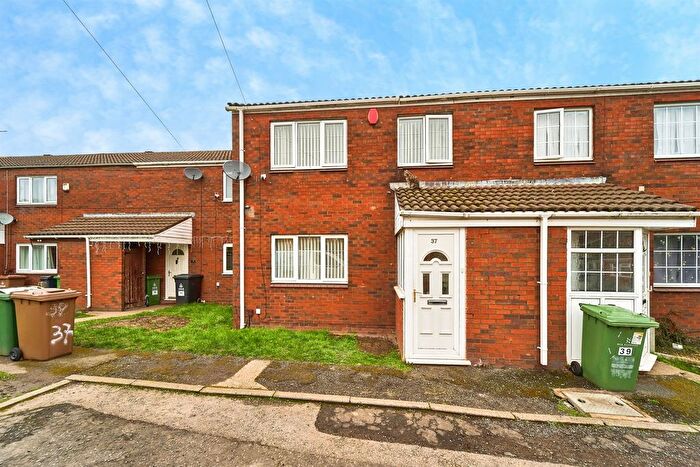 3 Bedroom End Of Terrace House For Sale In Star Close, Walsall, WS2