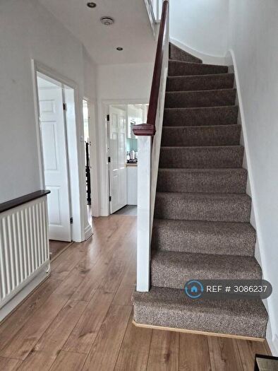 3 Bedroom Semi-Detached House To Rent In Lyndon Road, Solihull, B92
