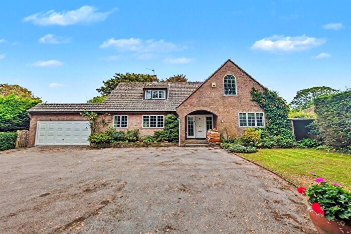 3 Bedroom Detached House For Sale In Iwerne Minster, DT11