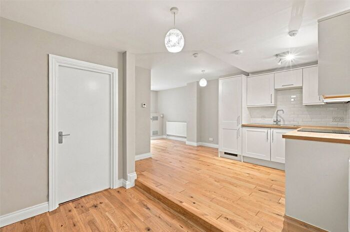 2 Bedroom Flat For Sale In Overstone Road, London, W6