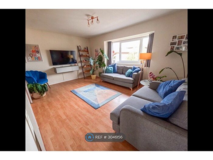 2 Bedroom Flat To Rent In Allanfield, Edinburgh, EH7