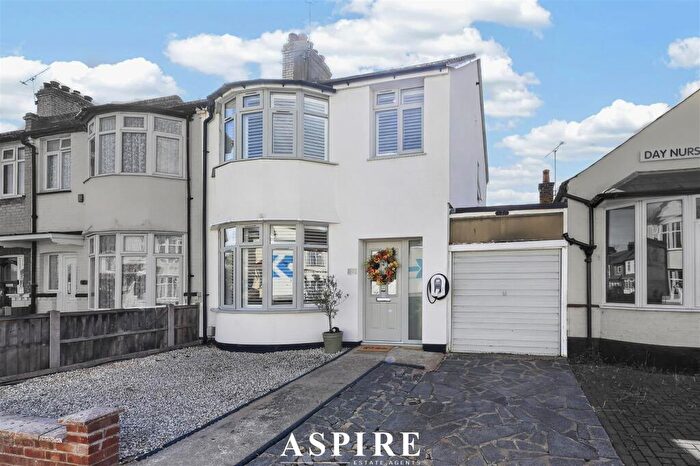 3 Bedroom End Of Terrace House For Sale In Central Avenue, Southend-On-Sea, SS2