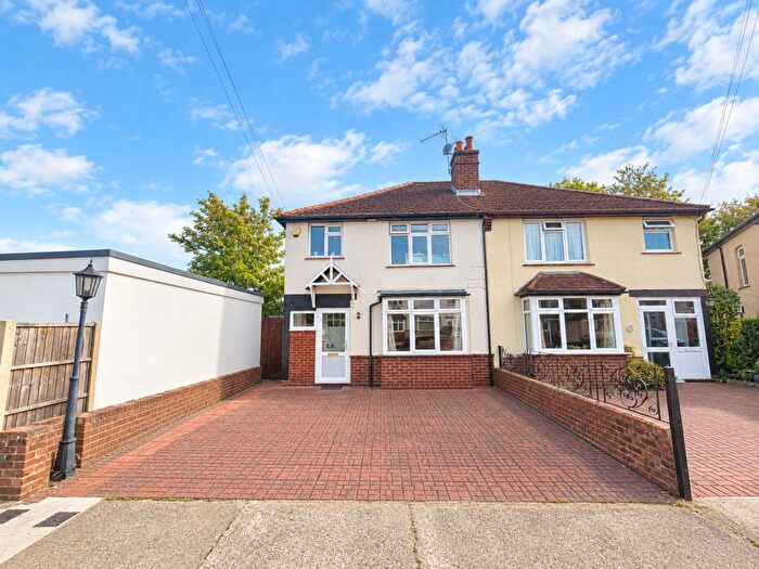 2 Bedroom Flat To Rent In Chase End, Epsom, KT19