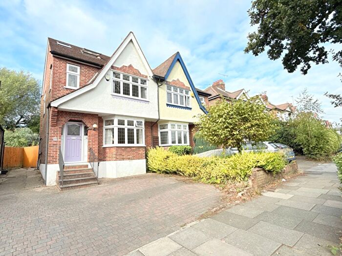 3 Bedroom Semi-Detached House For Sale In Brunswick Park Road, London, N11