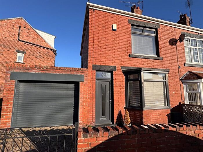 2 Bedroom End Of Terrace House To Rent In Coniston Road, Barnsley, S71