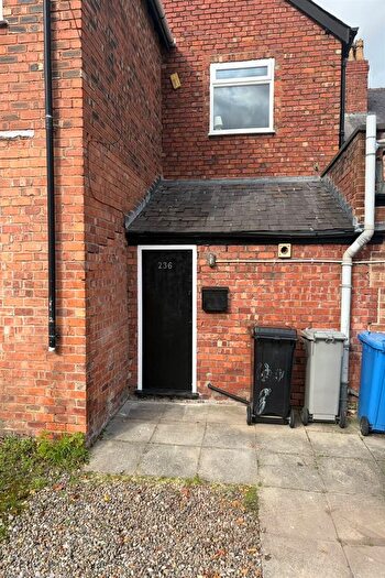 2 Bedroom Flat To Rent In Stockport Road, Timperley, WA15