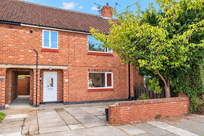 3 Bedroom Terraced House For Sale In Leven Road, Dringhouses, York, YO24