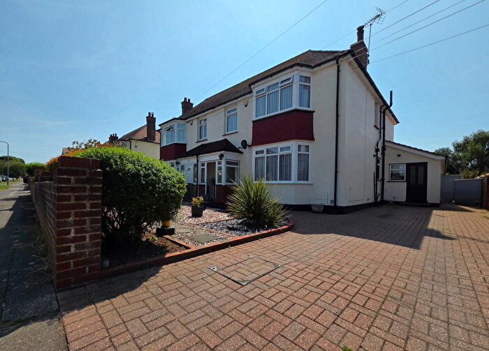 5 Bedroom Semi-Detached House For Sale In Grove Gardens, Margate, CT9