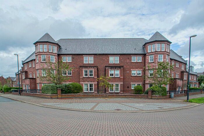 2 Bedroom Flat For Sale In Stansfield Drive, Grappenhall Heys, Warrington, WA4