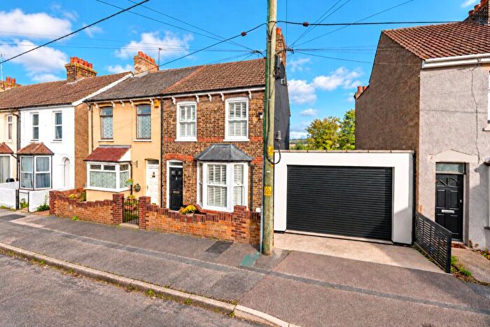 3 Bedroom End Of Terrace House For Sale In Essex Road, Halling, ME2