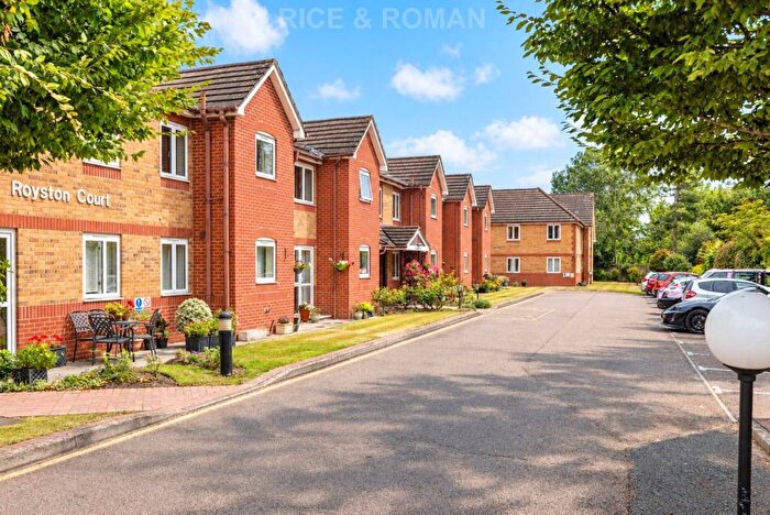 1 Bedroom Flat For Sale In Royston Court, Hinchley Wood, KT10