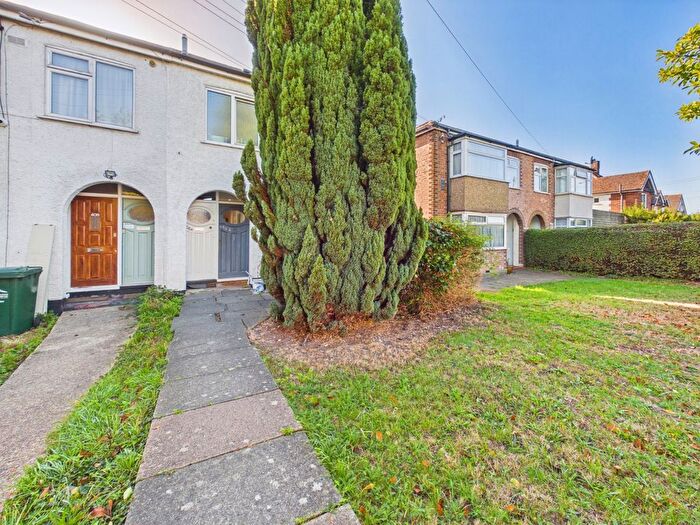 2 Bedroom Maisonette To Rent In London Road, Ashford, Surrey, TW15