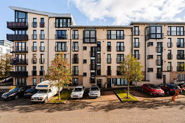 2 Bedroom Flat For Sale In / Colonsay Close, Edinburgh, EH5
