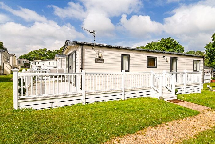 2 Bedroom Mobile/park Home For Sale In The Spinney, Hoburne Bashley Holiday Park, New Milton, Hampshire, BH25