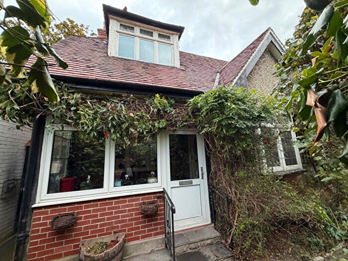 3 Bedroom Detached House For Sale In Mayfield Avenue, Poole, BH14