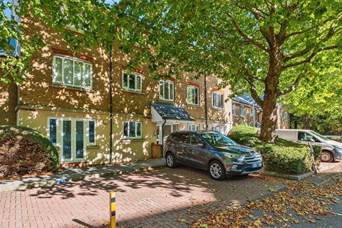 2 Bedroom Flat For Sale In Harrisons Wharf, Purfleet-On-Thames, RM19
