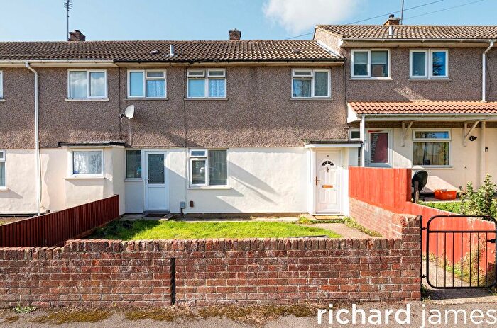 3 Bedroom Terraced House For Sale In Coombe Road, Moredon, Swindon, SN25