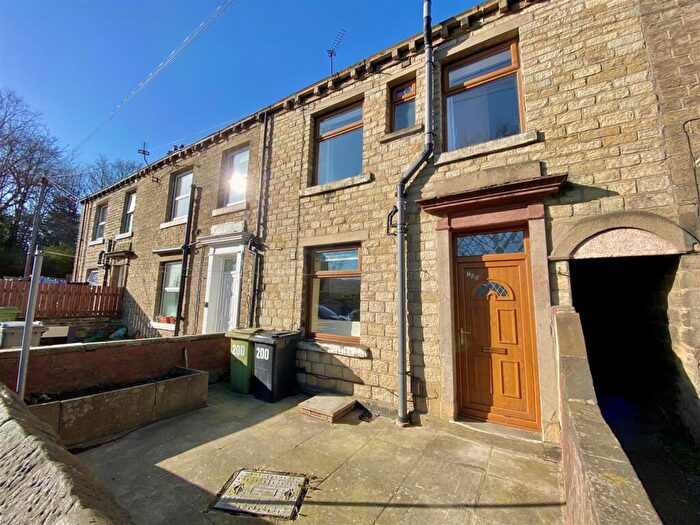 2 Bedroom Terraced House For Sale In Lowergate, Huddersfield, HD3