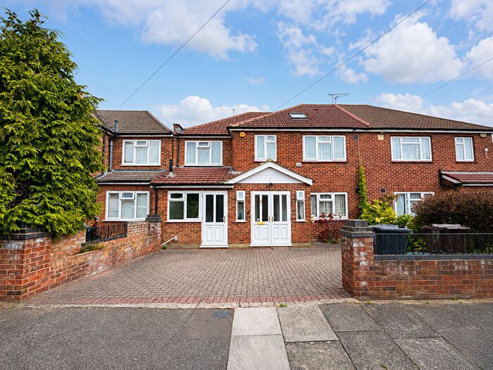 5 Bedroom Semi-Detached House For Sale In Ditton Road, Southall, UB2