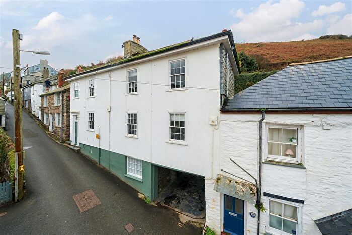 2 Bedroom Flat For Sale In Church Hill, Port Isaac, PL29