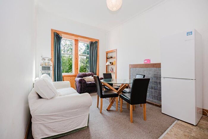 2 Bedroom Flat To Rent In L St Leonards Bank, Edinburgh, EH8