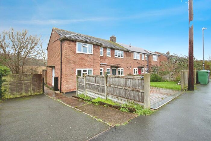 2 Bedroom Maisonette For Sale In St. Nicholas Road, Radford Semele, Leamington Spa, Warwickshire, CV31