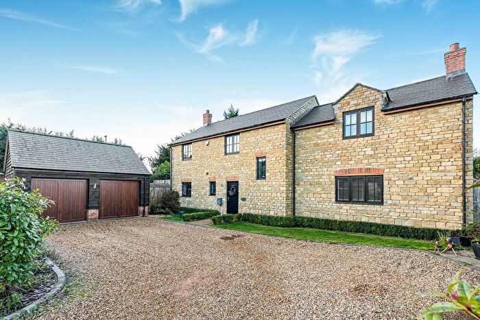 5 Bedroom Detached House For Sale In Reindeer Court, Potterspury, NN12