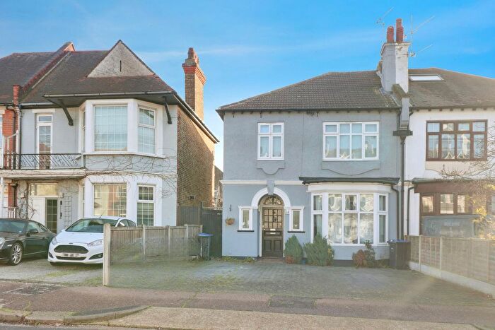2 Bedroom Flat To Rent In Whitefriars Crescent, Westcliff-On-Sea, SS0