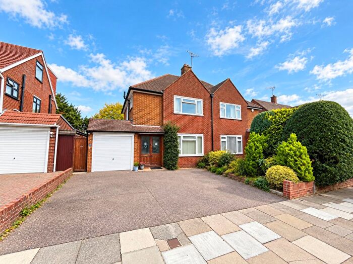 3 Bedroom Semi-Detached House For Sale In Blandford Avenue, Luton, Bedfordshire, LU2