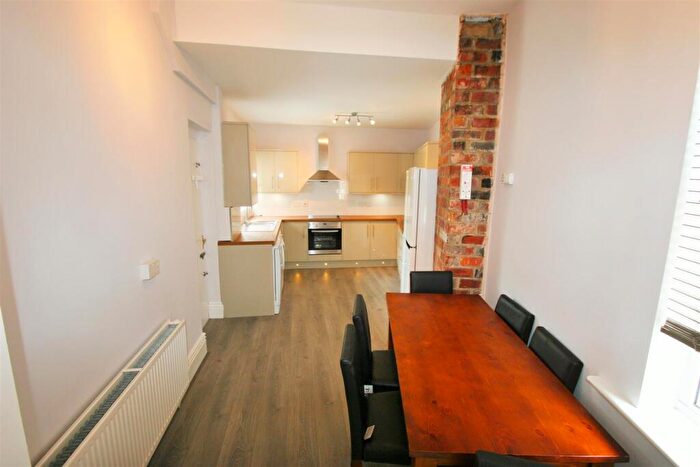 5 Bedroom Terraced House To Rent In Chestnut Avenue, Hyde Park, Leeds, West Yorkshire, LS6