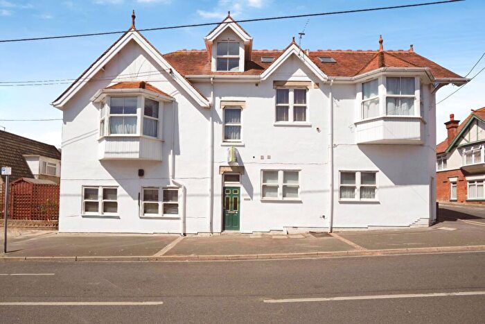 3 Bedroom Apartment For Sale In The Broadway, Totland Bay, Isle Of Wight, PO39