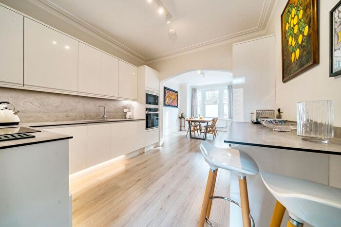3 Bedroom Detached House To Rent In Stroud Road, Wimbledon Park, London, SW19