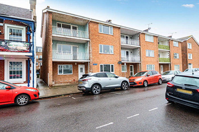 2 Bedroom Maisonette For Sale In Waterloo Square, Bognor Regis, West Sussex, PO21