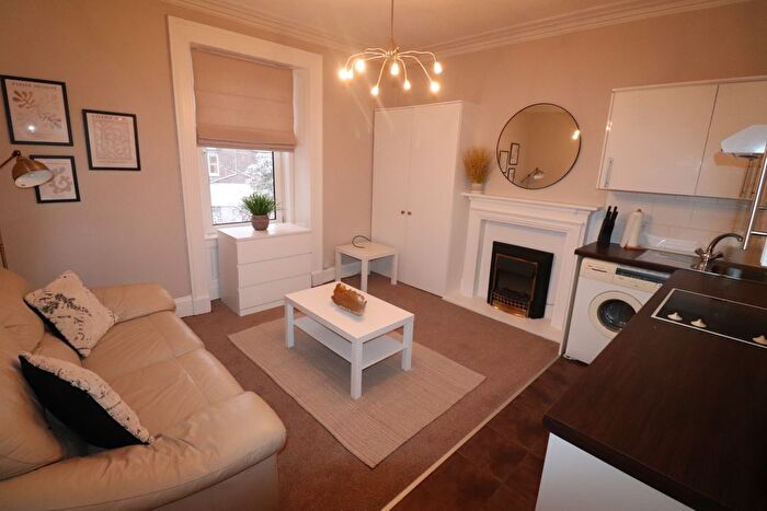 1 Bedroom Flat To Rent In Skene Street, First Floor Right, Aberdeen, AB10