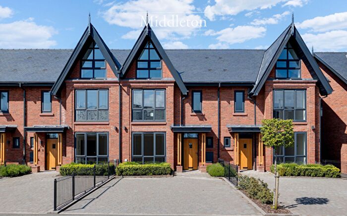 4 Bedroom Mews For Sale In Beaufort Court, Lache Lane, CH4