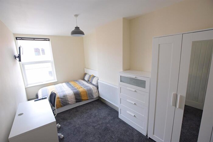 2 Bedroom Flat To Rent In / - Newland Street West - Student House, LN1
