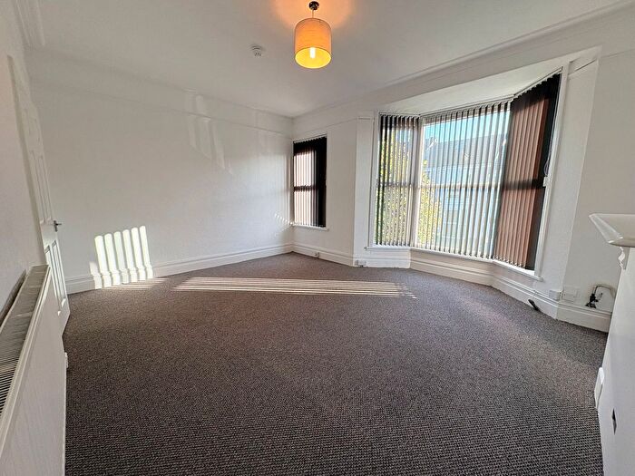 2 Bedroom Flat To Rent In Pantygwydr Road, Uplands, SA2