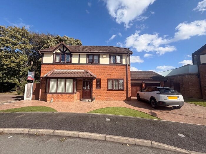 4 Bedroom Detached House For Sale In Avonhead Close, Horwich, Bolton, BL6