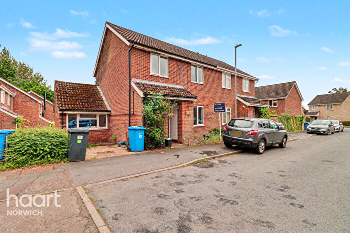 4 Bedroom Semi-Detached House For Sale In Lindford Drive, Norwich, NR4