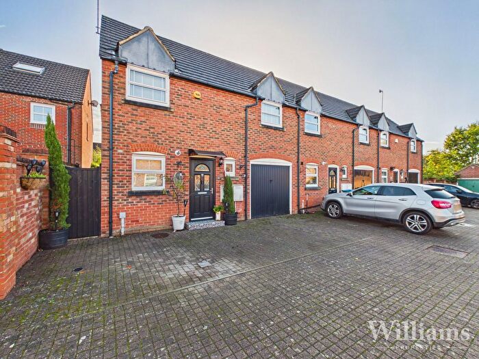 3 Bedroom End Of Terrace House For Sale In Brimmers Way, Aylesbury, HP19